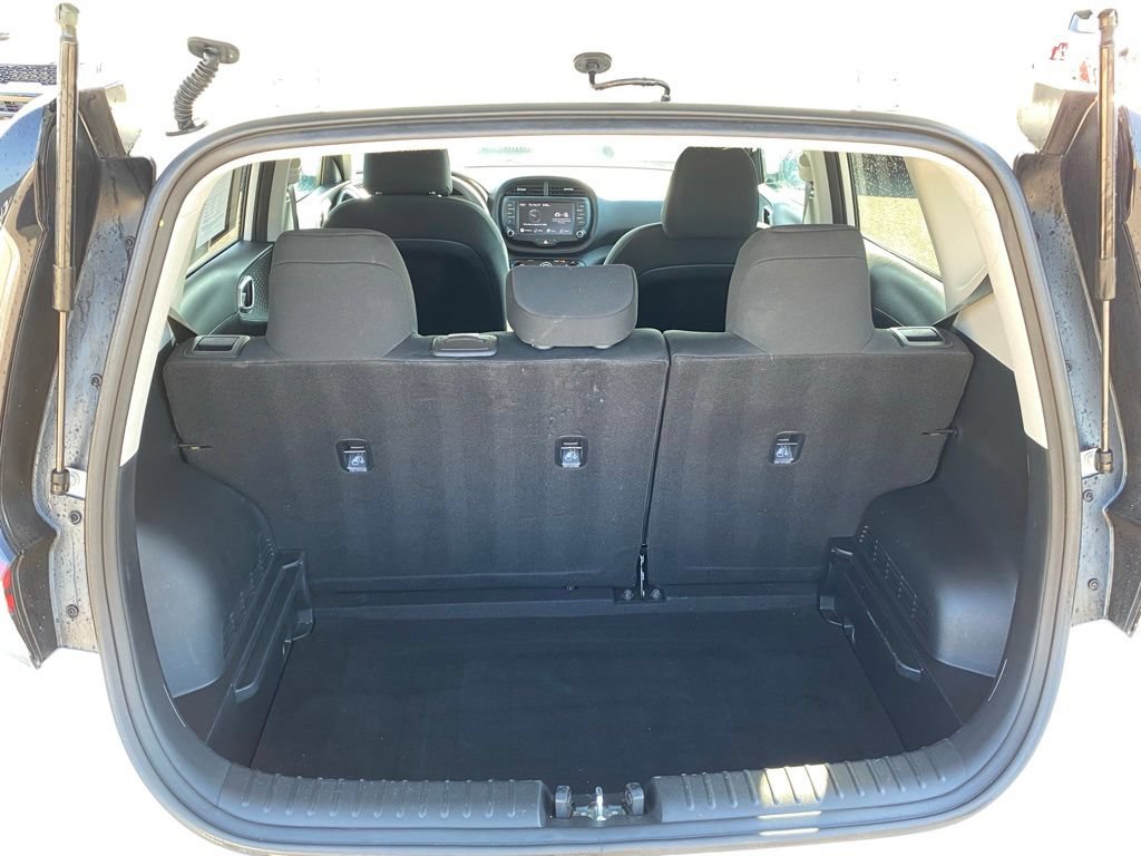 Used 2024 Kia Soul LX w/ Option Group 015 FWD image 9