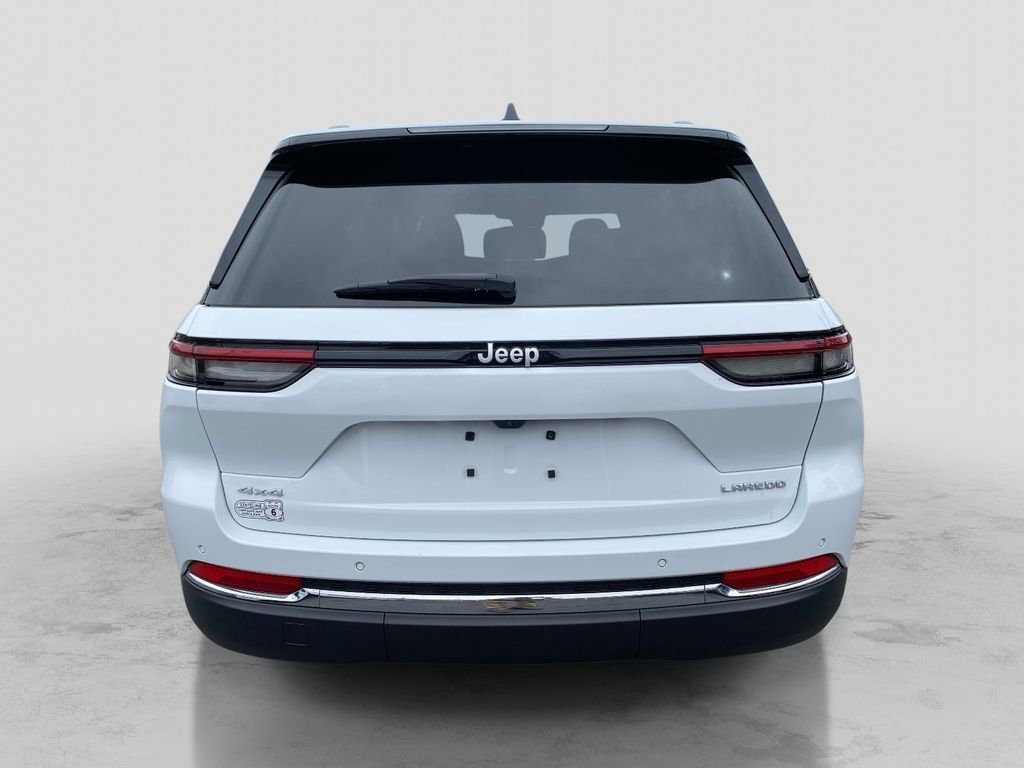 Certified 2025 Jeep Grand Cherokee Laredo X AWD/4WD image 4
