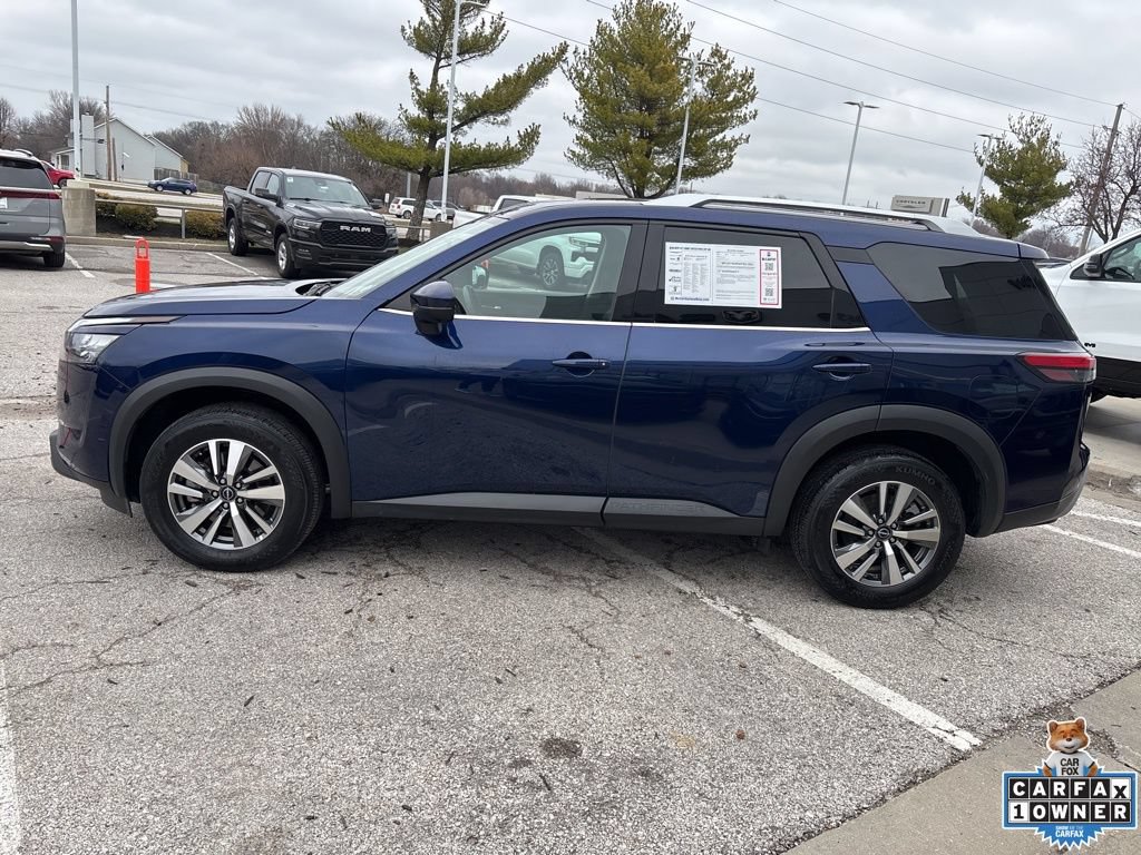 Used 2025 Nissan Pathfinder SL FWD image 19