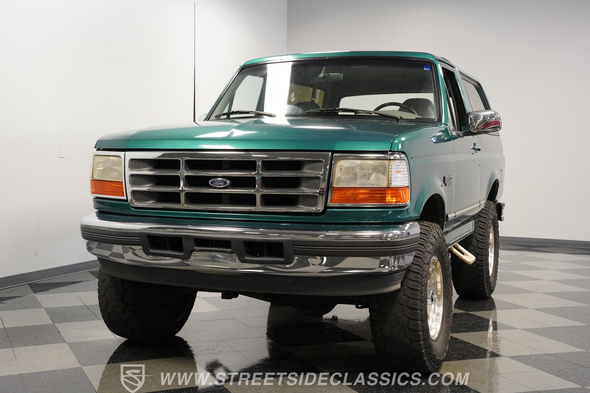 Used 1996 Ford Bronco XLT image 18