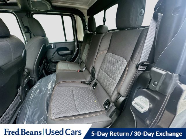 Used 2024 Jeep Gladiator Mojave w/ Technology Group AWD/4WD image 19