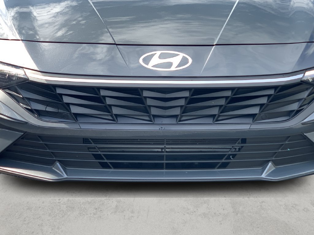 Used 2026 Hyundai Elantra SE FWD image 41