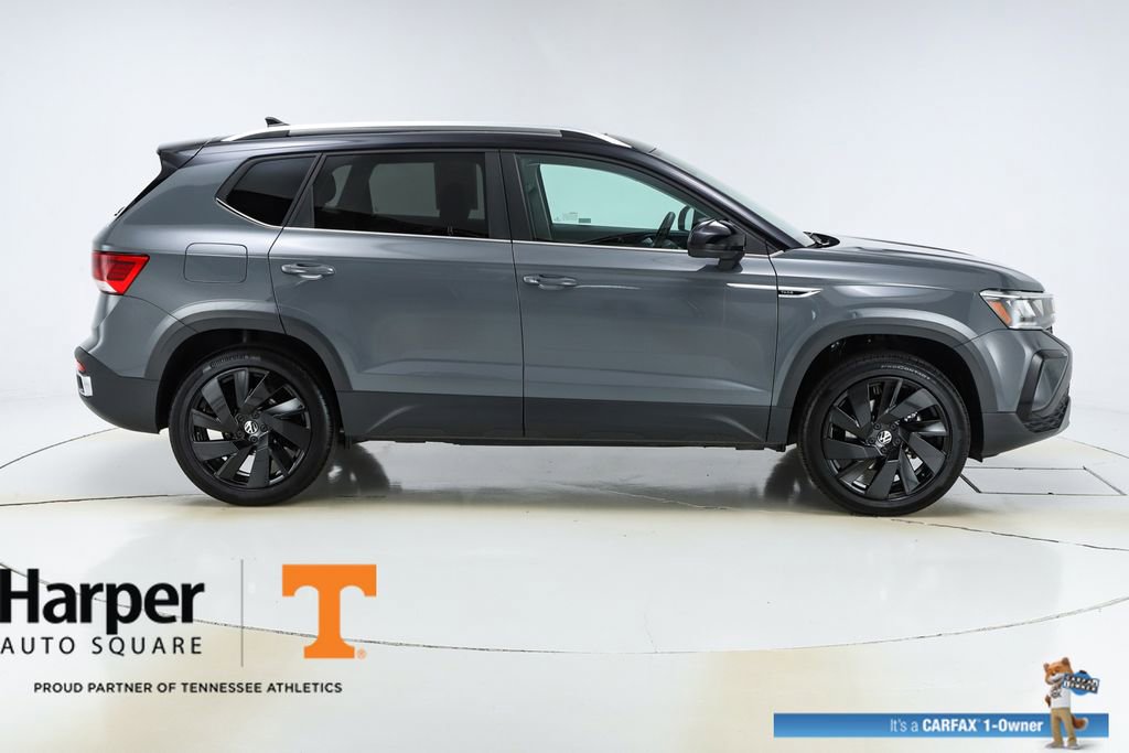 Used 2024 Volkswagen Taos SE w/ Panoramic Sunroof Package image 10