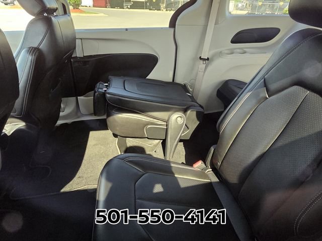Used 2023 Chrysler Pacifica Touring-L image 11