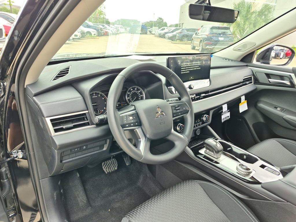 New 2026 Mitsubishi Outlander ES image 9