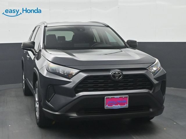 Used 2020 Toyota RAV4 LE FWD image 2