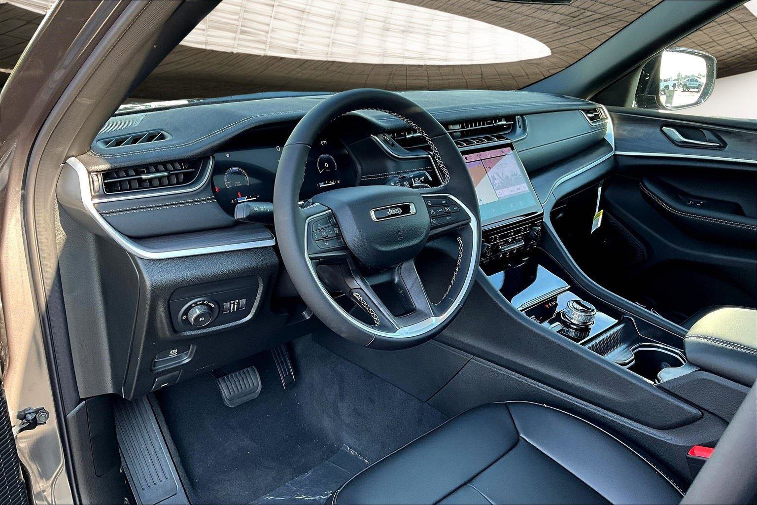 New 2025 Jeep Grand Cherokee L Limited w/ Trailer Tow Package image 7