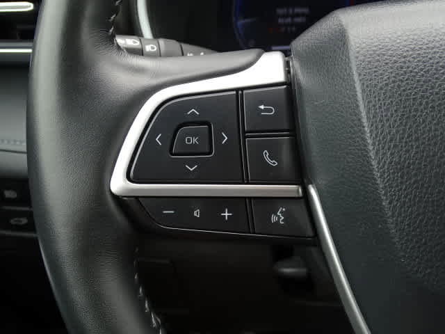 Used 2024 Toyota Highlander Limited FWD image 37