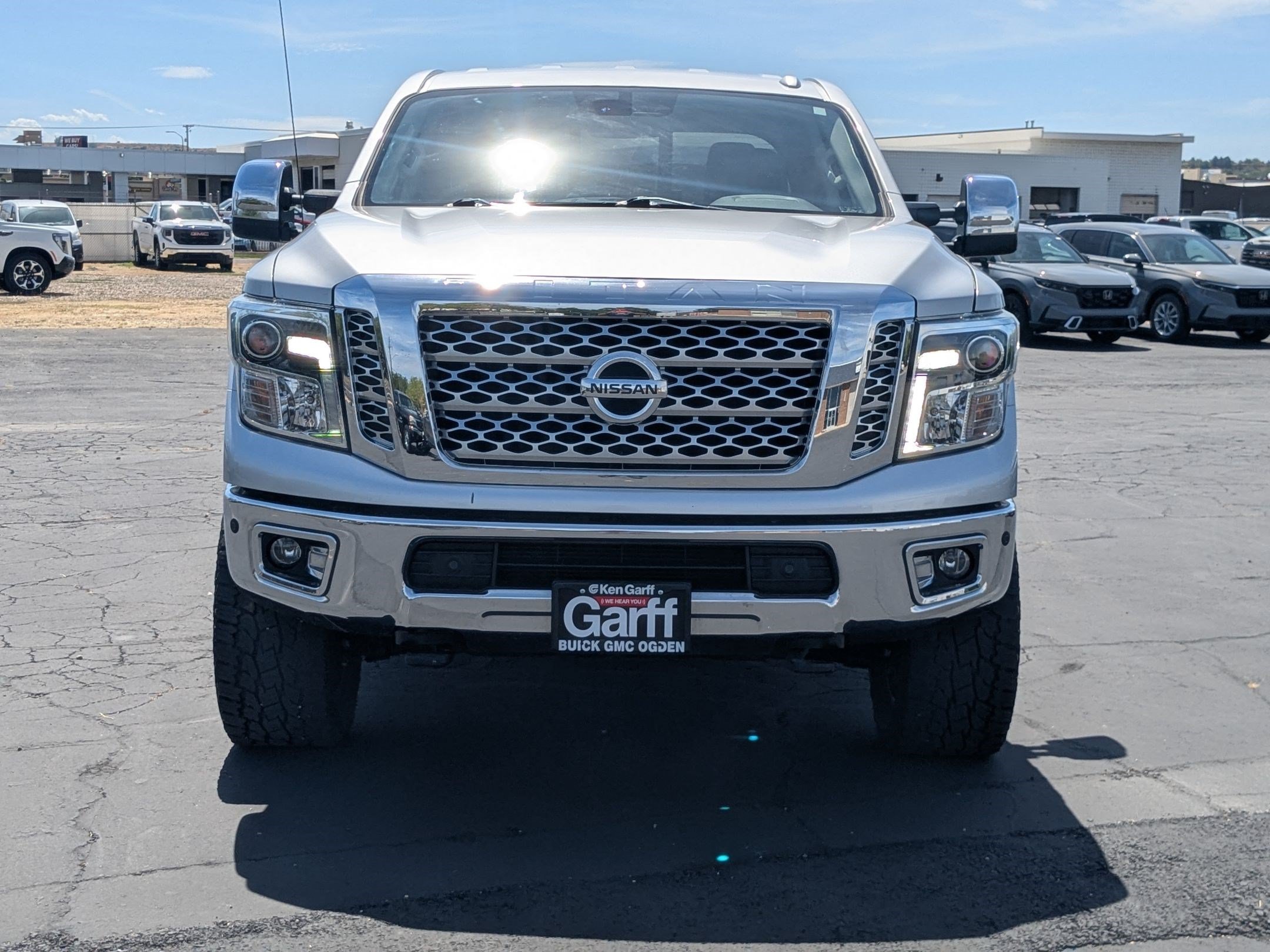 Used 2017 Nissan Titan SL AWD/4WD image 9