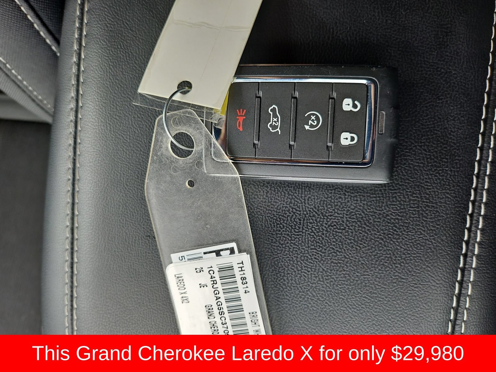 Used 2025 Jeep Grand Cherokee Laredo X w/ Luxury Tech Group I RWD image 21