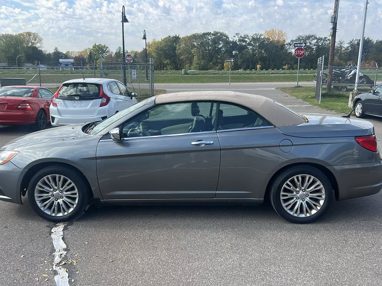 Used 2013 Chrysler 200 Limited FWD image 8