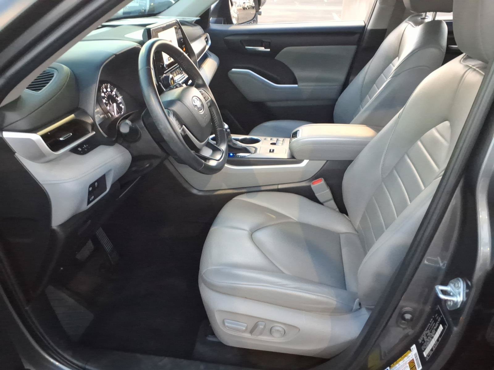 Used 2023 Toyota Highlander XLE FWD image 15
