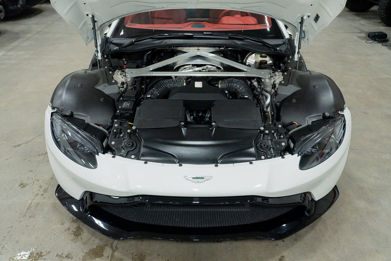 Used 2019 Aston Martin V8 Vantage Coupe RWD image 50