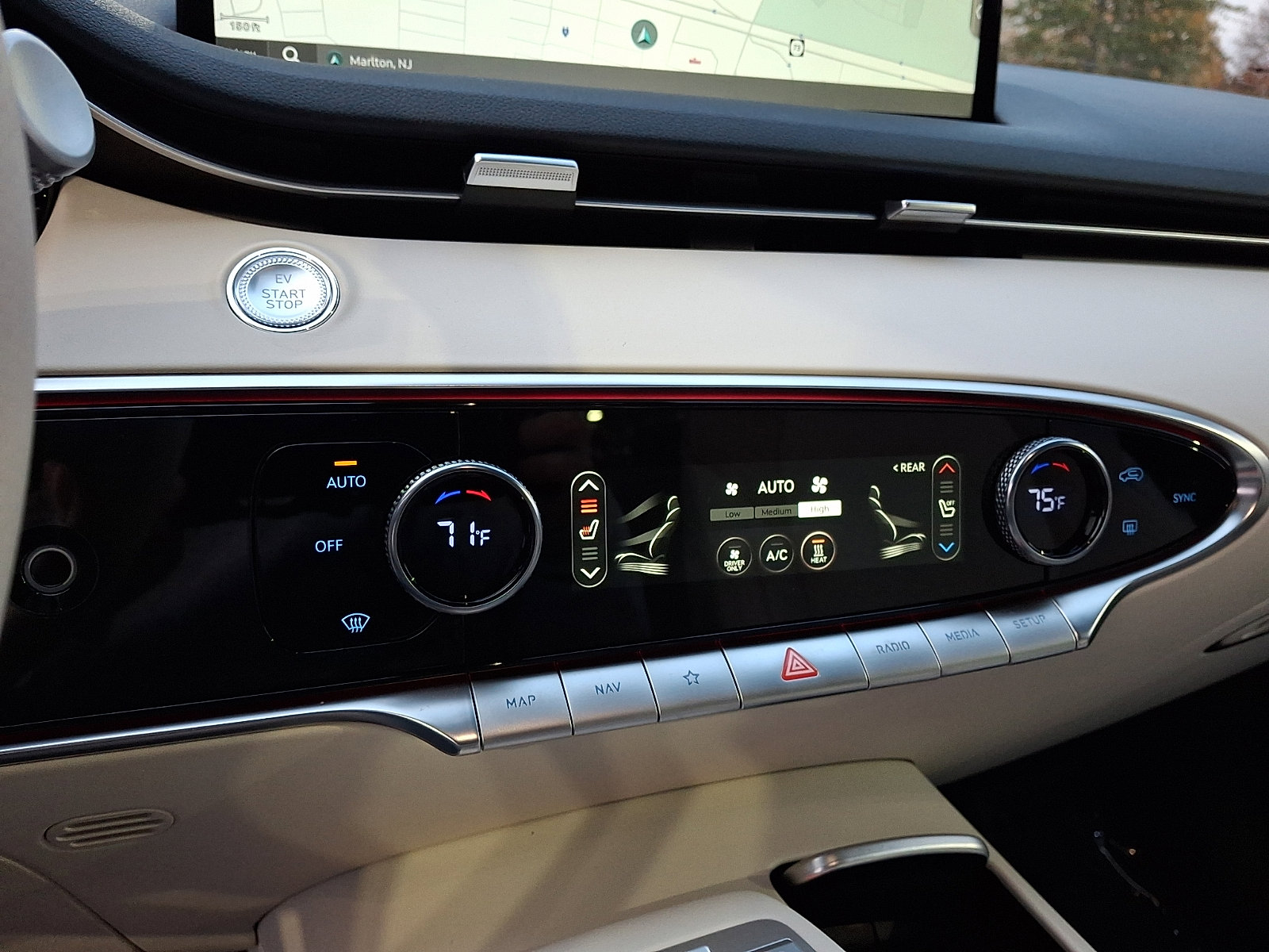 Certified 2025 Genesis Electrified GV70 image 23