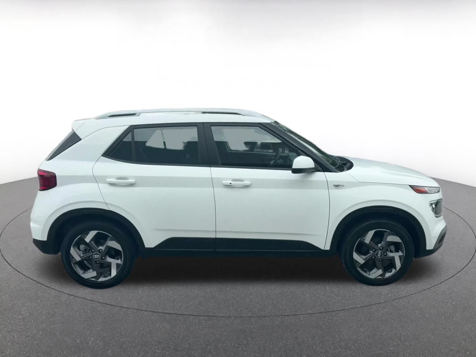 Used 2026 Hyundai Venue SEL FWD image 16