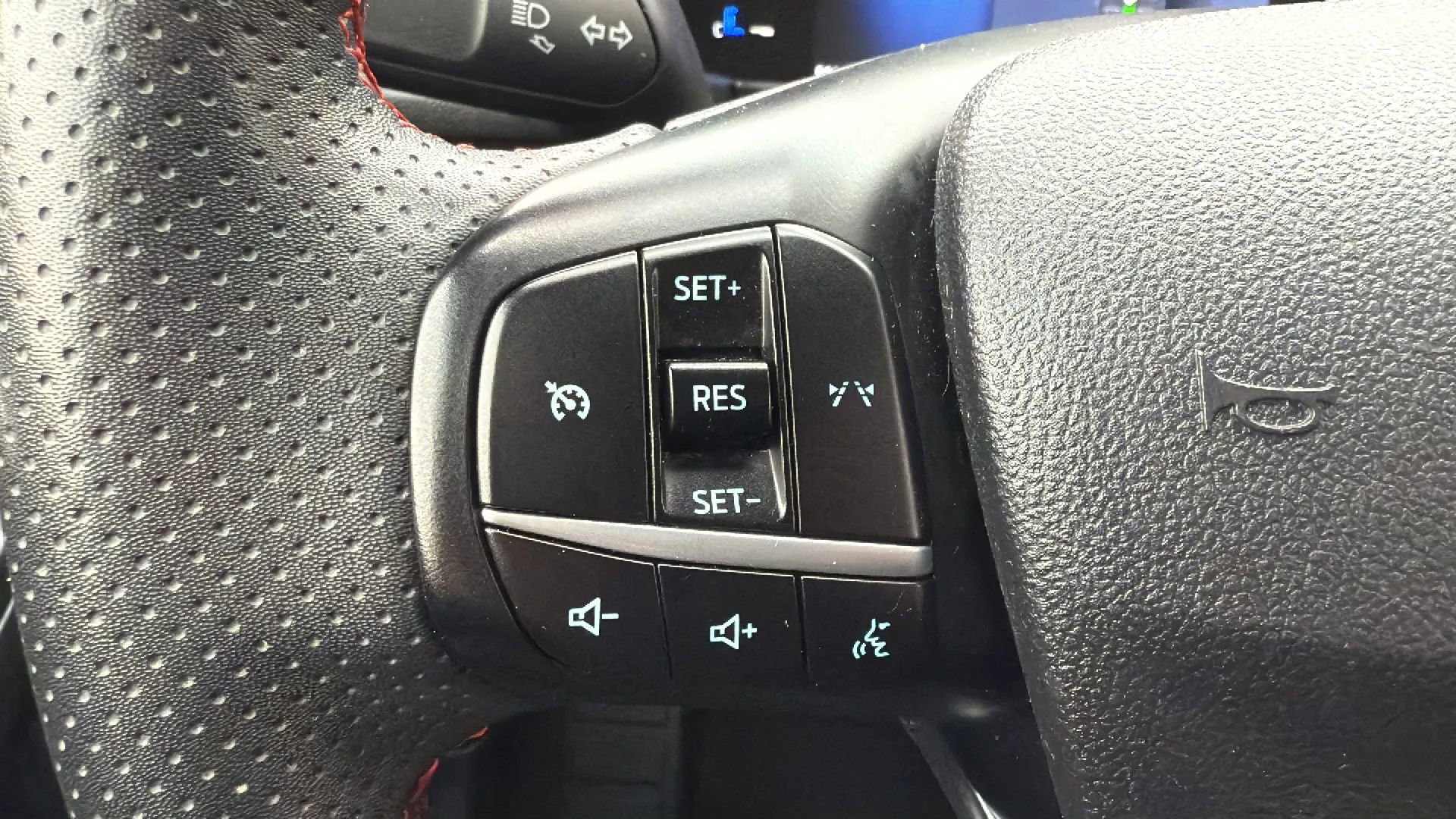 Used 2023 Ford Escape ST-Line FWD image 12