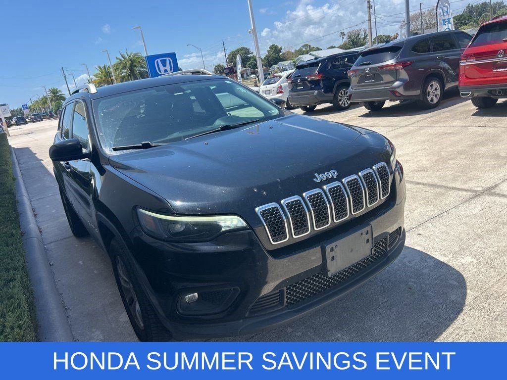 Used 2019 Jeep Cherokee Latitude Plus AWD/4WD image 3