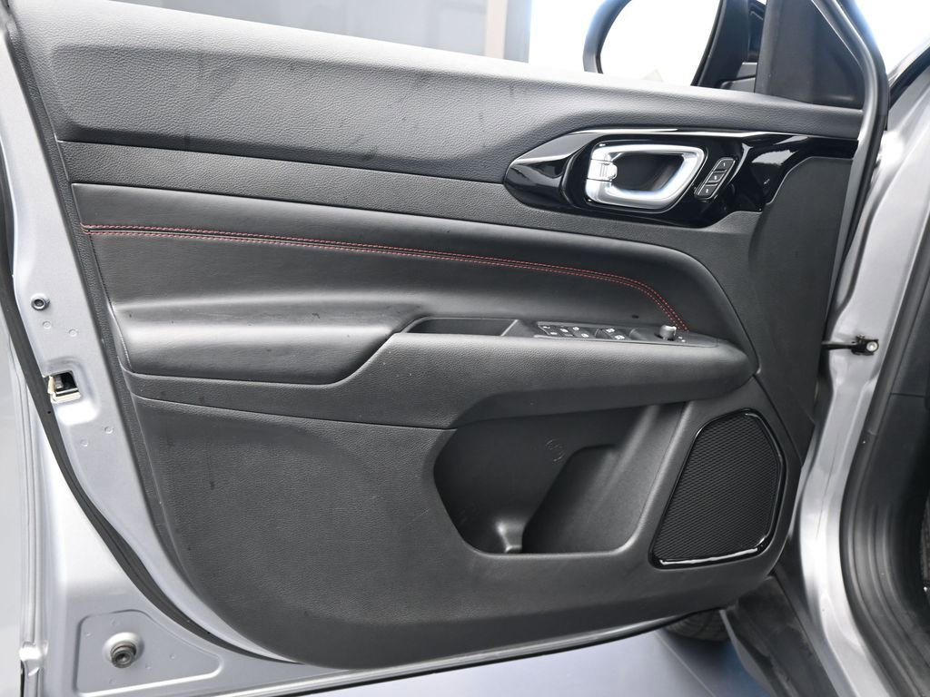 Used 2022 Jeep Compass Trailhawk w/ Trailhawk Elite Group image 27