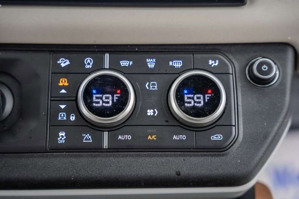 Used 2023 Land Rover Defender 130 X-Dynamic SE image 25