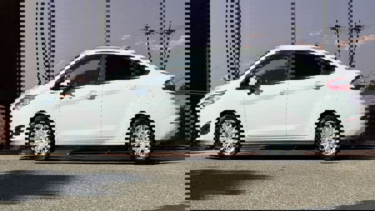 Used 2016 Ford Fiesta S FWD image 5