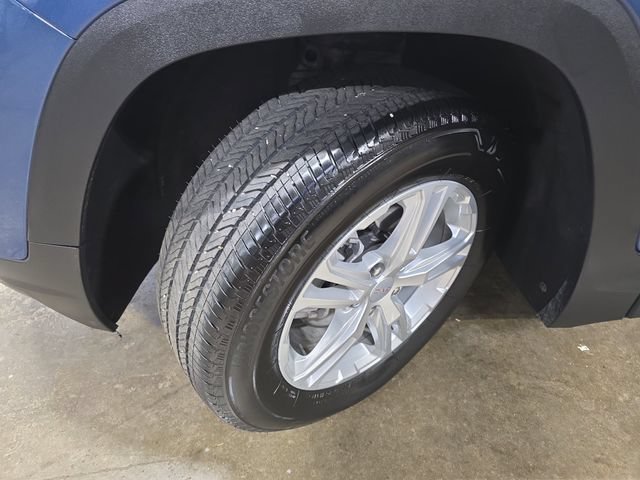 Used 2024 GMC Terrain SLE AWD/4WD image 31