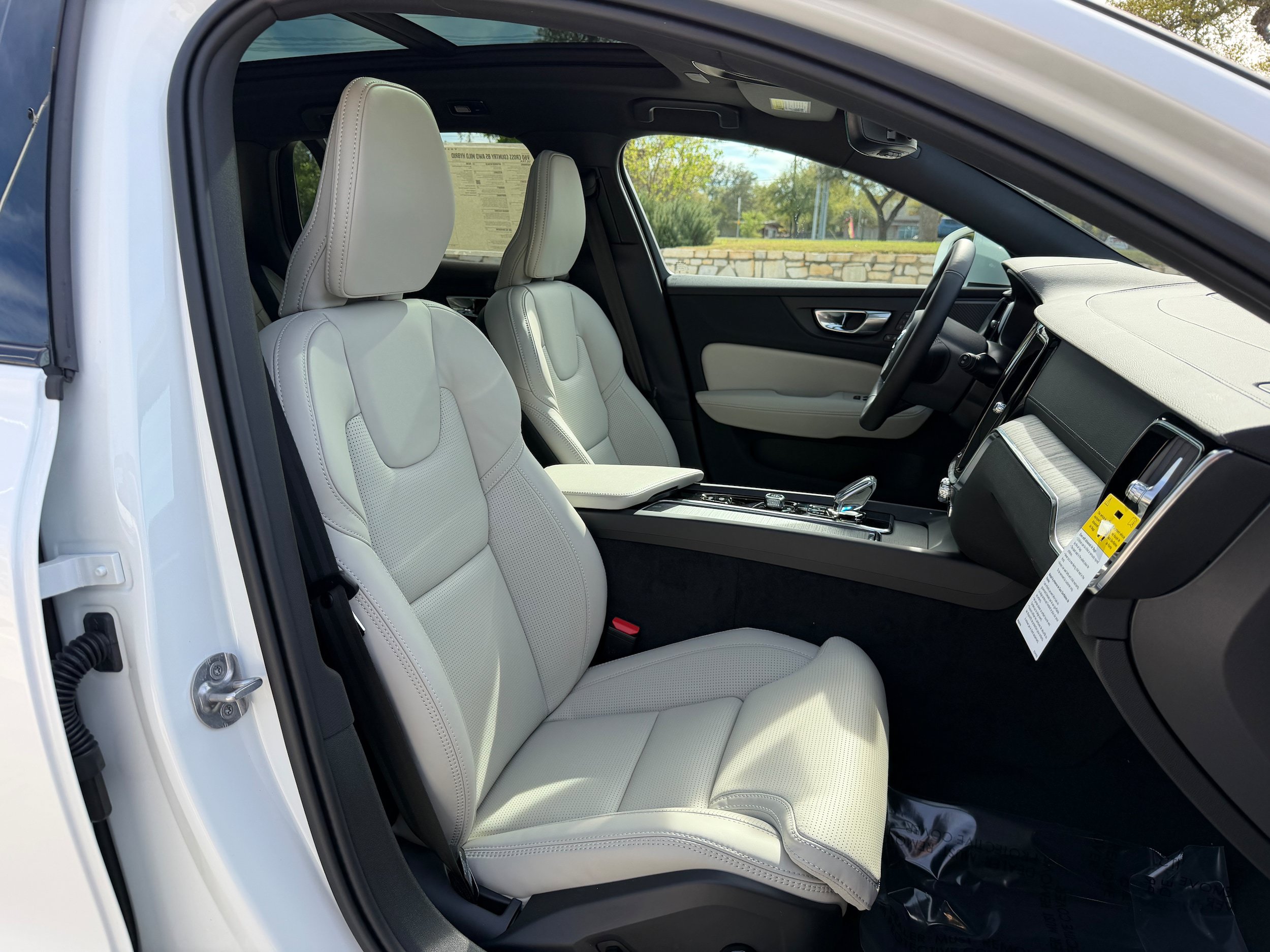 New 2026 Volvo V60 B5 Cross Country Ultra w/ Protection Package Premier AWD/4WD image 8