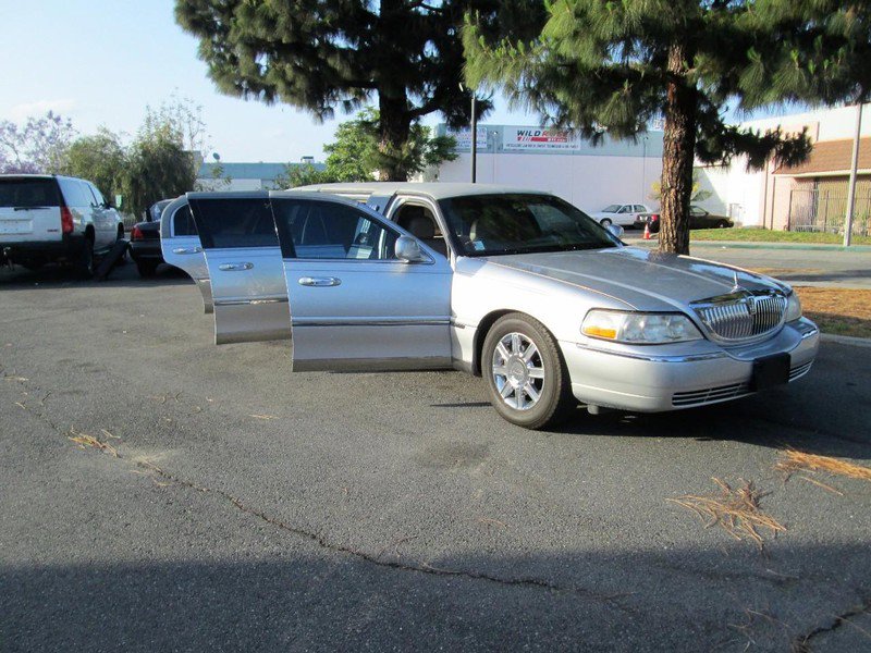Used 2009 Lincoln Town Car Executive image 15