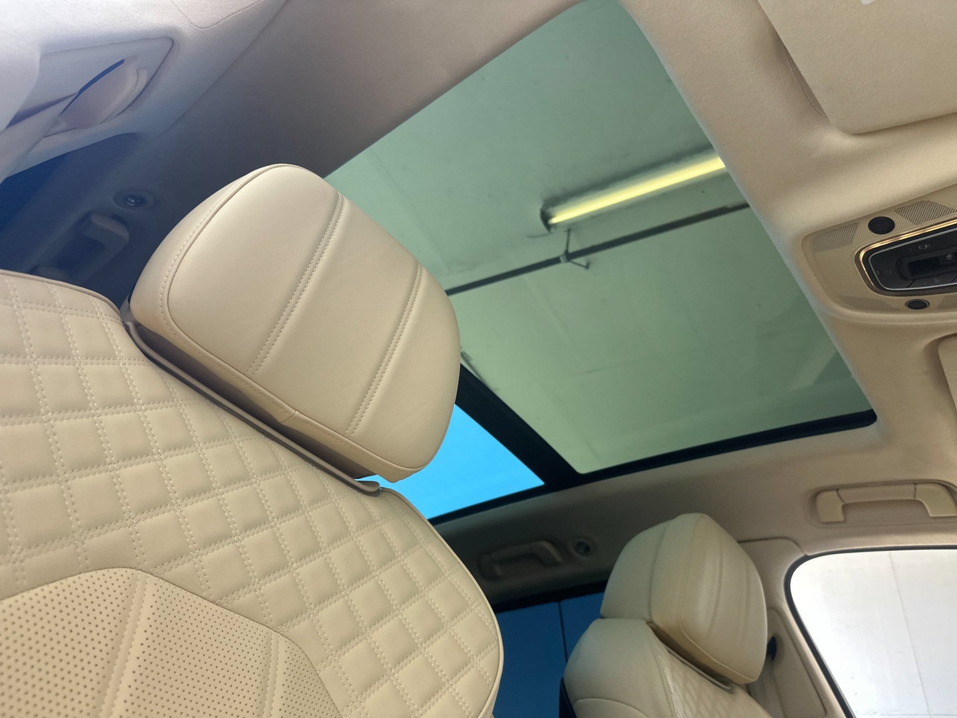 Certified 2023 Bentley Bentayga AWD/4WD image 20