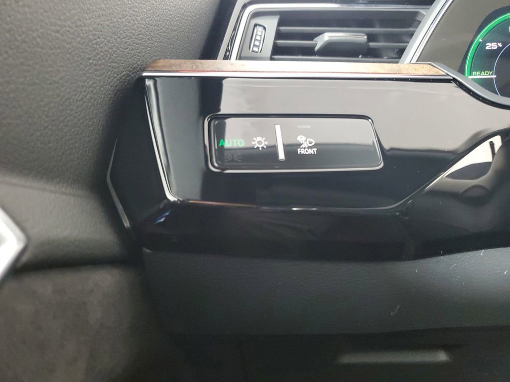 Used 2019 Audi e-tron Prestige w/ Prestige Package image 33