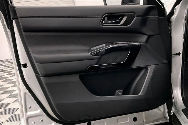 New 2025 Nissan Pathfinder S image 29