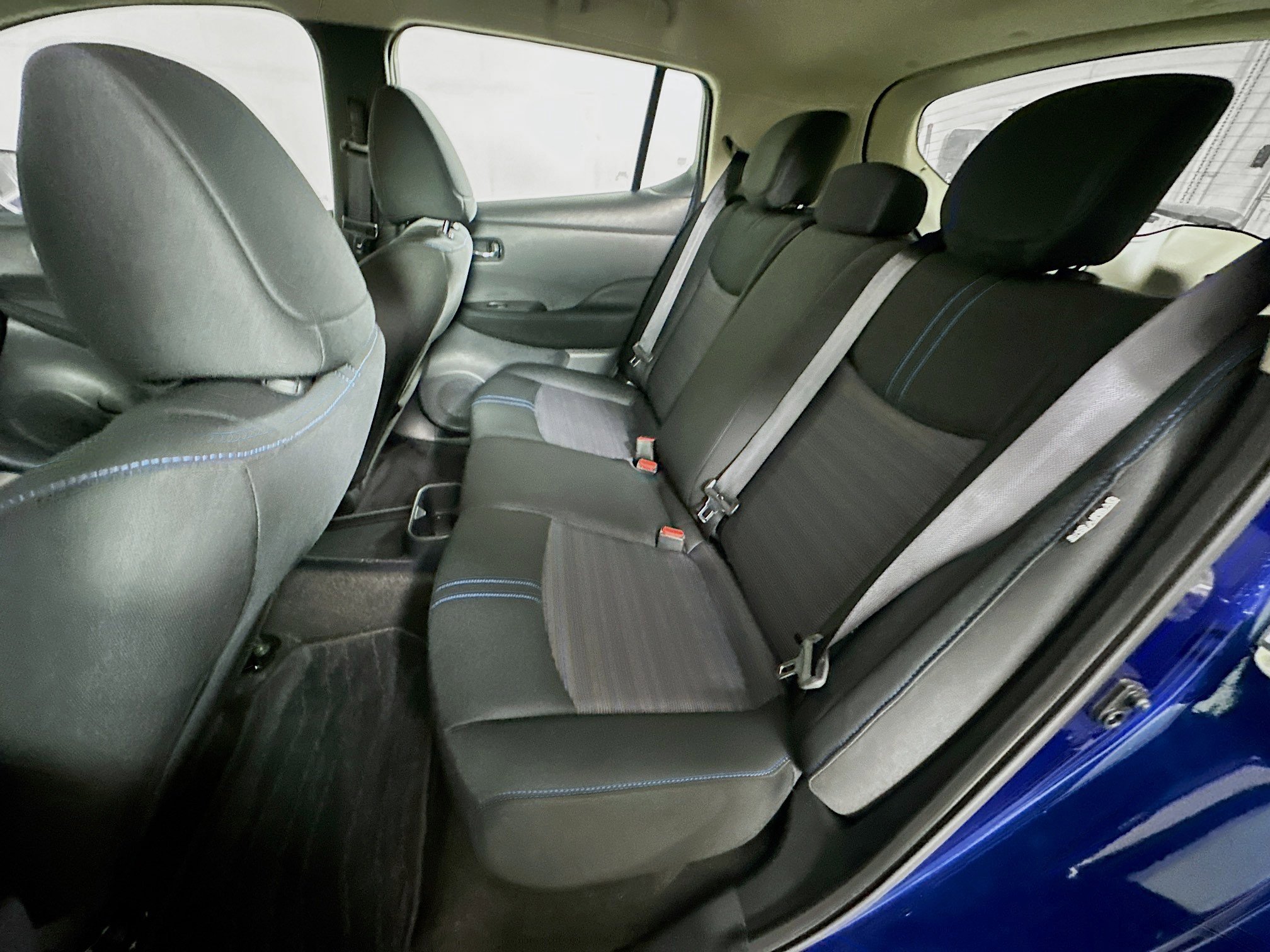 Used 2025 Nissan Leaf S image 26