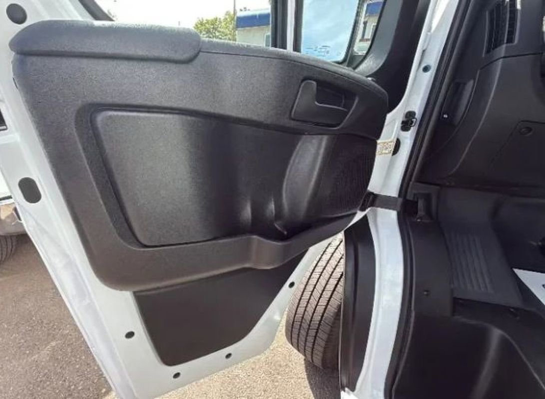Used 2025 RAM ProMaster 2500 w/ Convenience Group image 16
