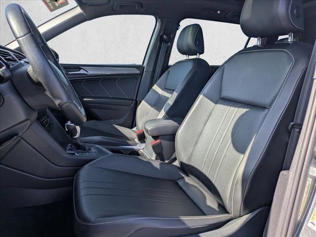 Used 2022 Volkswagen Tiguan SE R-Line image 16