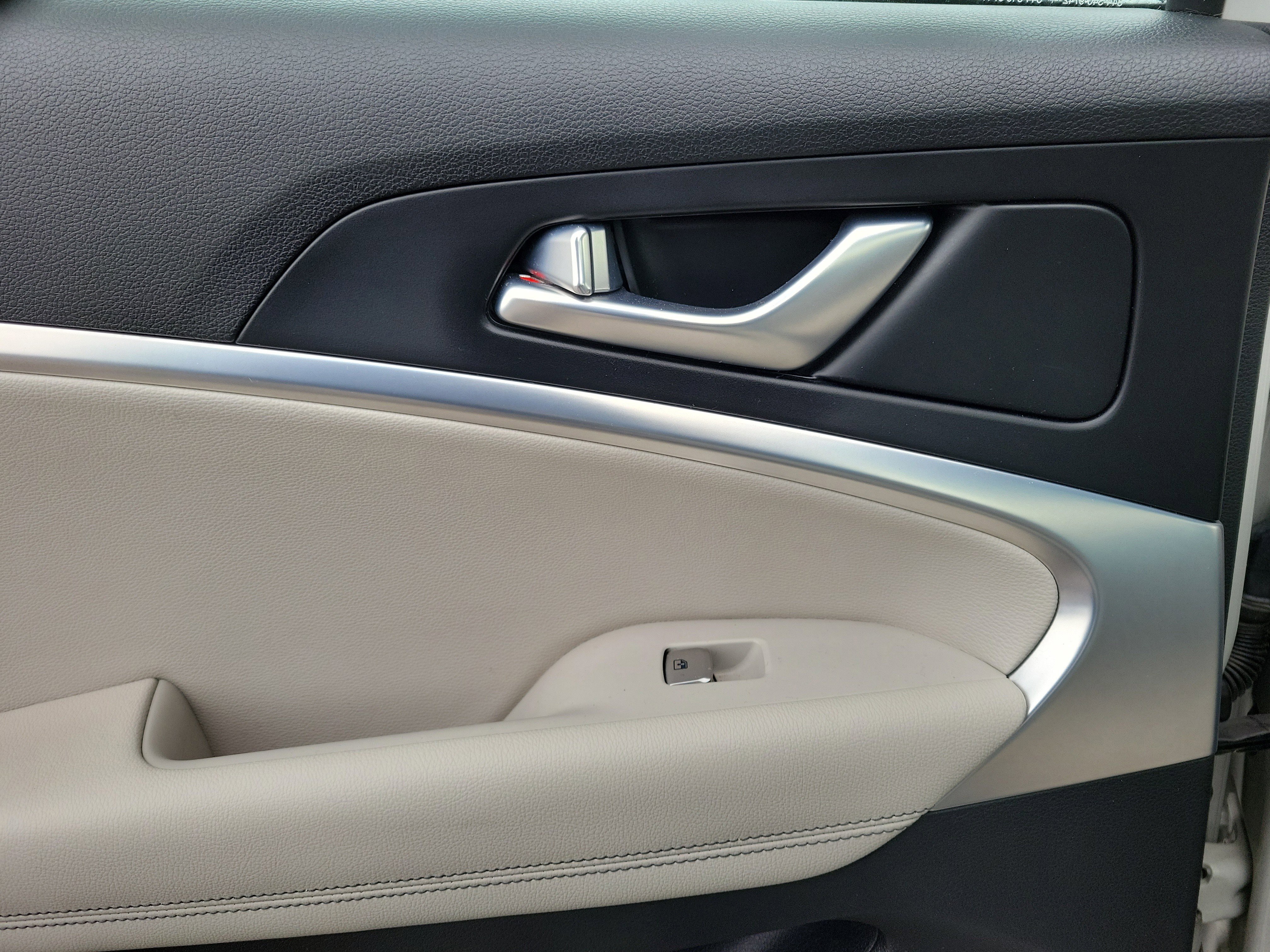 Used 2024 Genesis G70 2.5T image 12