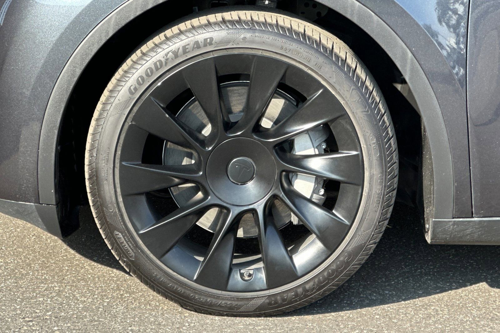 Used 2025 Tesla Model Y Long Range image 27