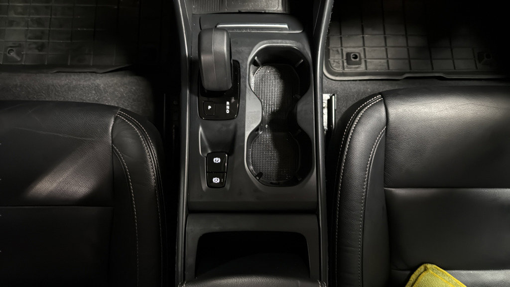 Used 2022 Volvo XC40 T5 Momentum image 23