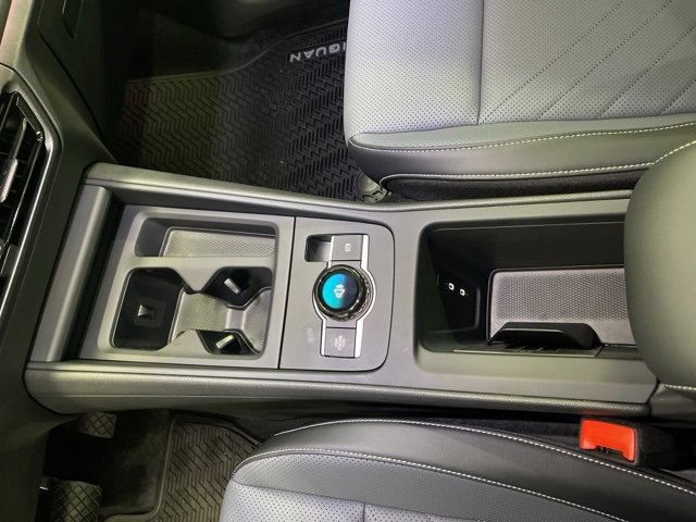 New 2025 Volkswagen Tiguan SE image 22