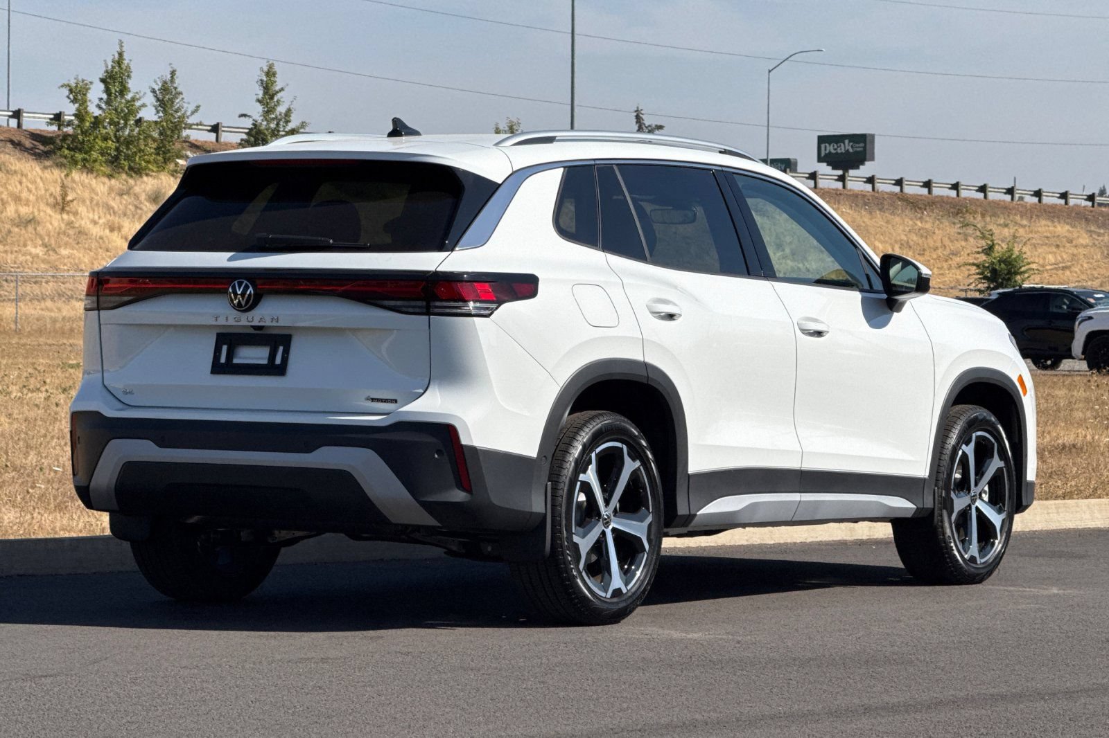 New 2026 Volkswagen Tiguan SE AWD/4WD image 3