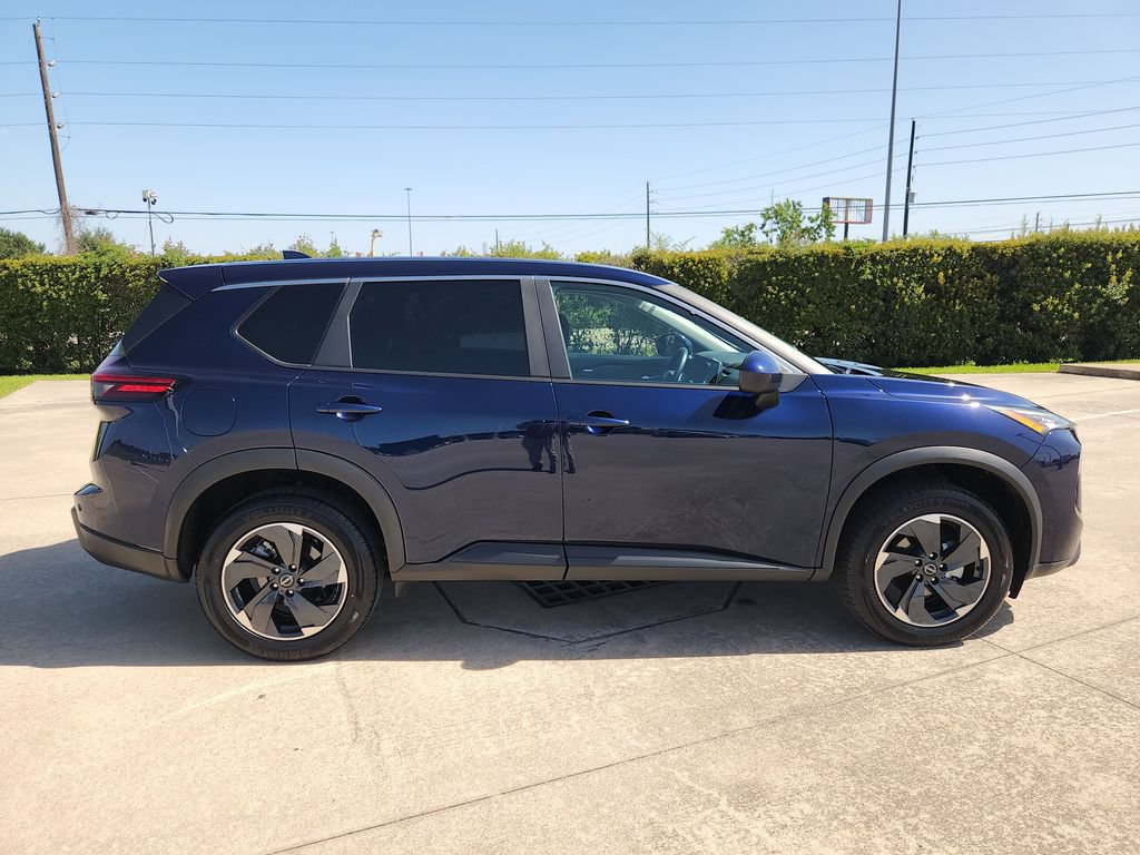 Used 2025 Nissan Rogue SV FWD image 4