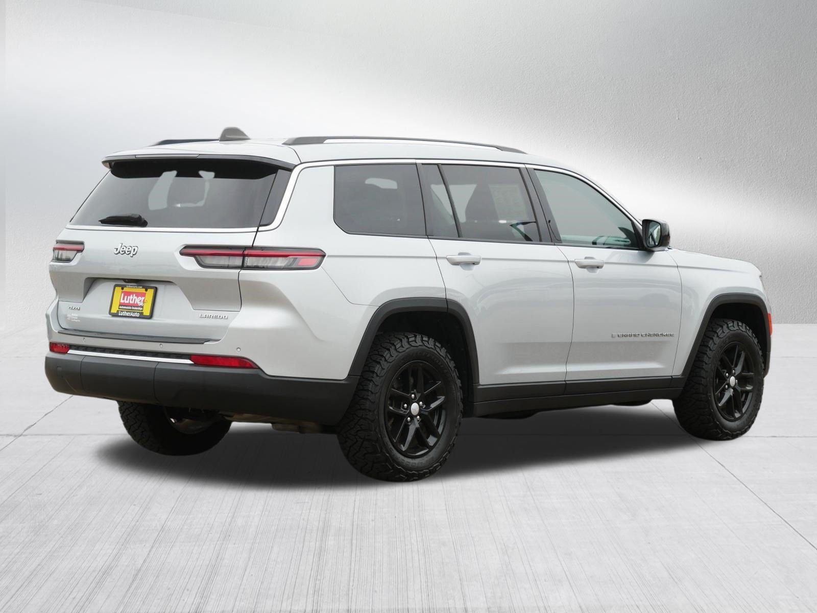Used 2023 Jeep Grand Cherokee L Laredo AWD/4WD image 7