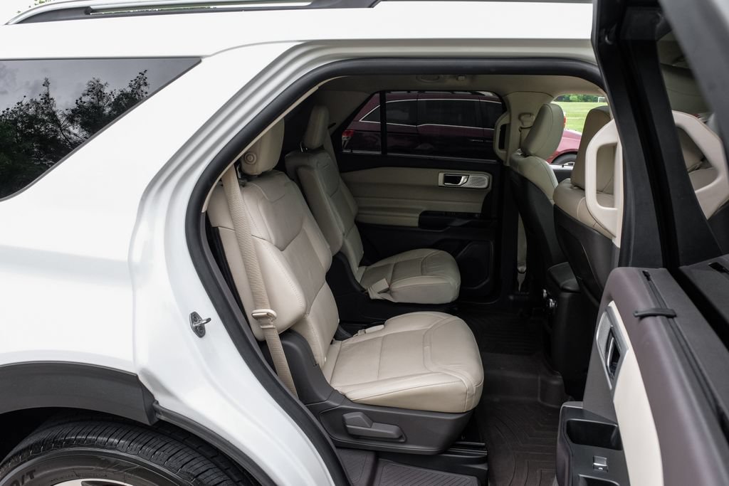 Used 2020 Ford Explorer Platinum w/ Premium Technology Package AWD/4WD image 42