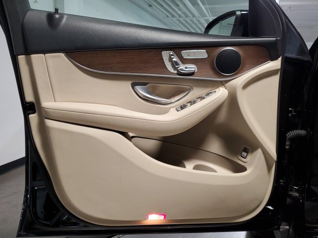 Used 2021 Mercedes-Benz GLC 300 4MATIC image 20