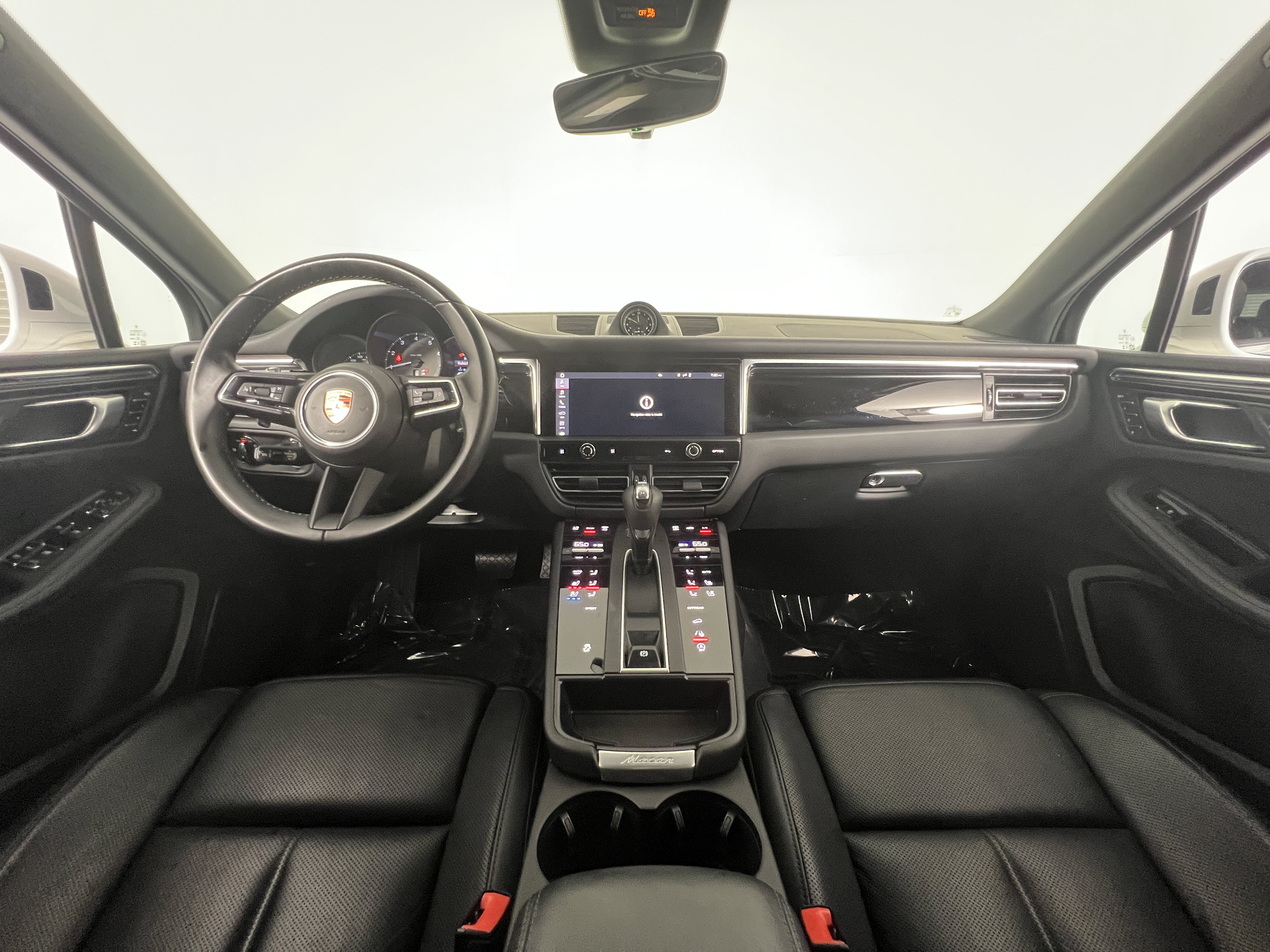 Certified 2024 Porsche Macan AWD/4WD image 13