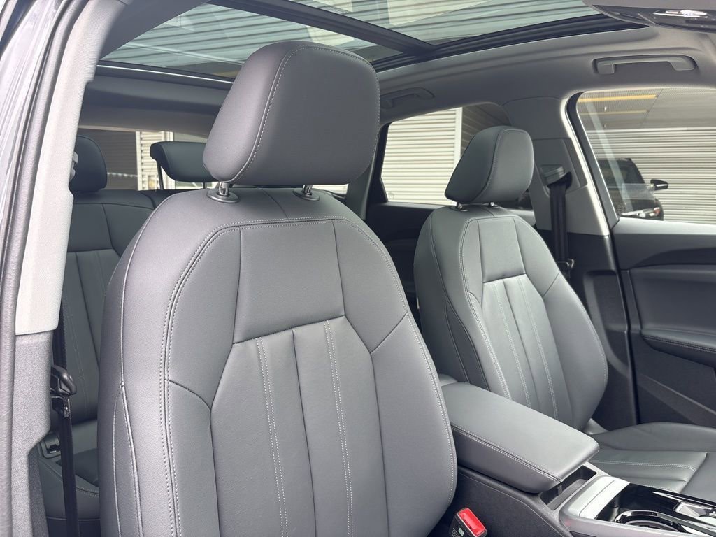 Used 2025 Audi Q5 Premium w/ Convenience Package image 16