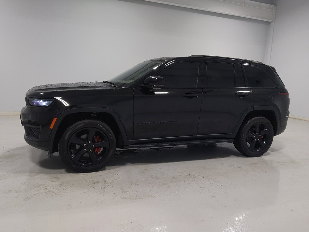Used 2023 Jeep Grand Cherokee Altitude AWD/4WD image 2