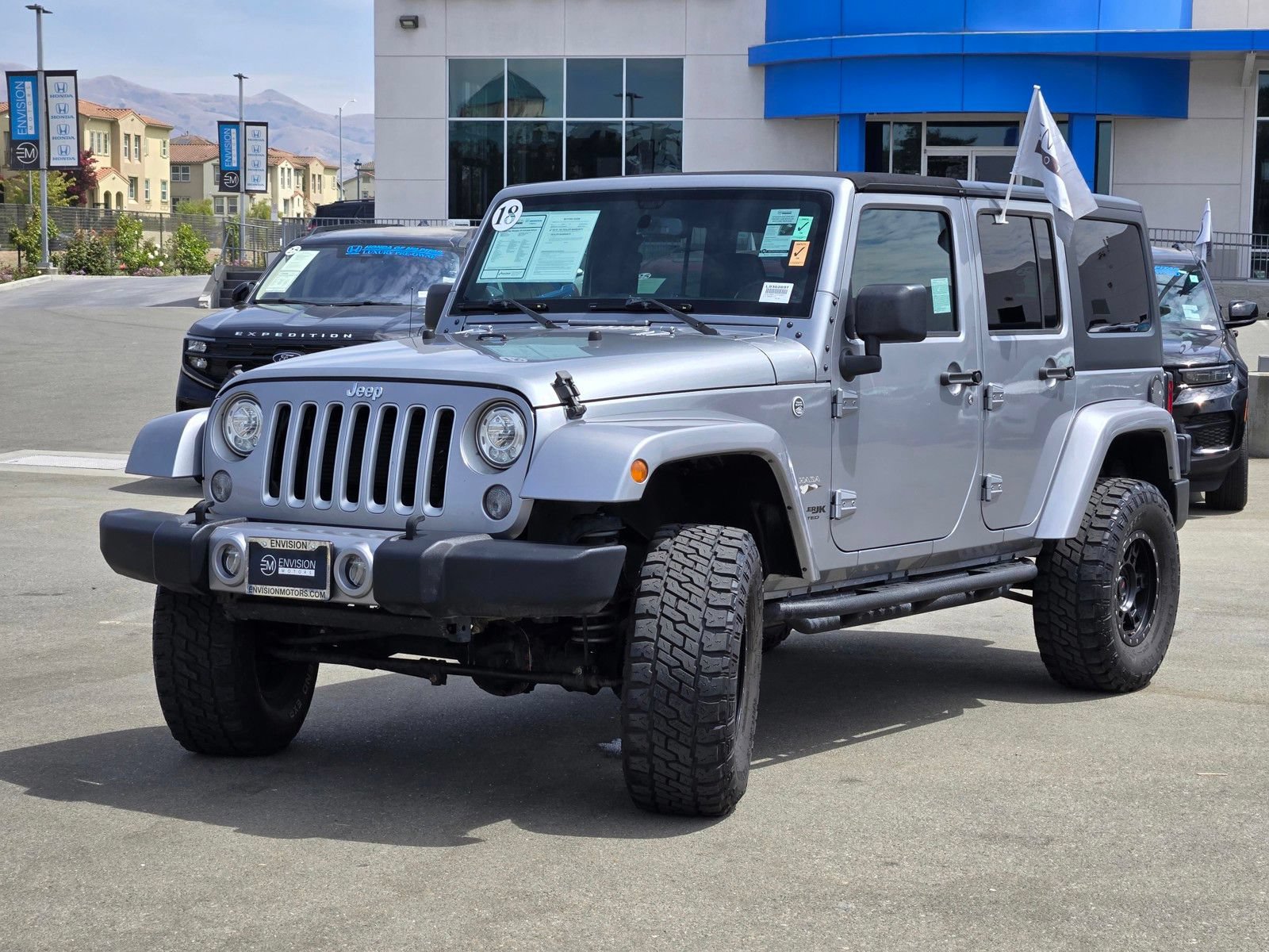 Used 2018 Jeep Wrangler Unlimited Sahara AWD/4WD image 3