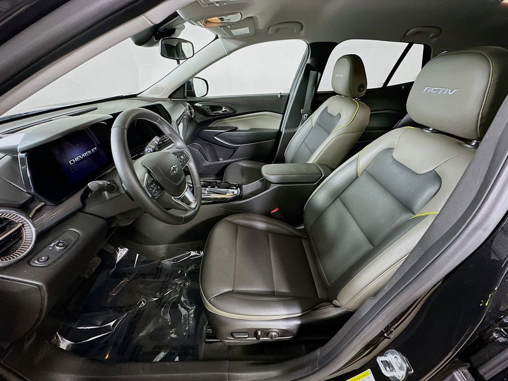 Used 2025 Chevrolet Trax ACTIV image 15