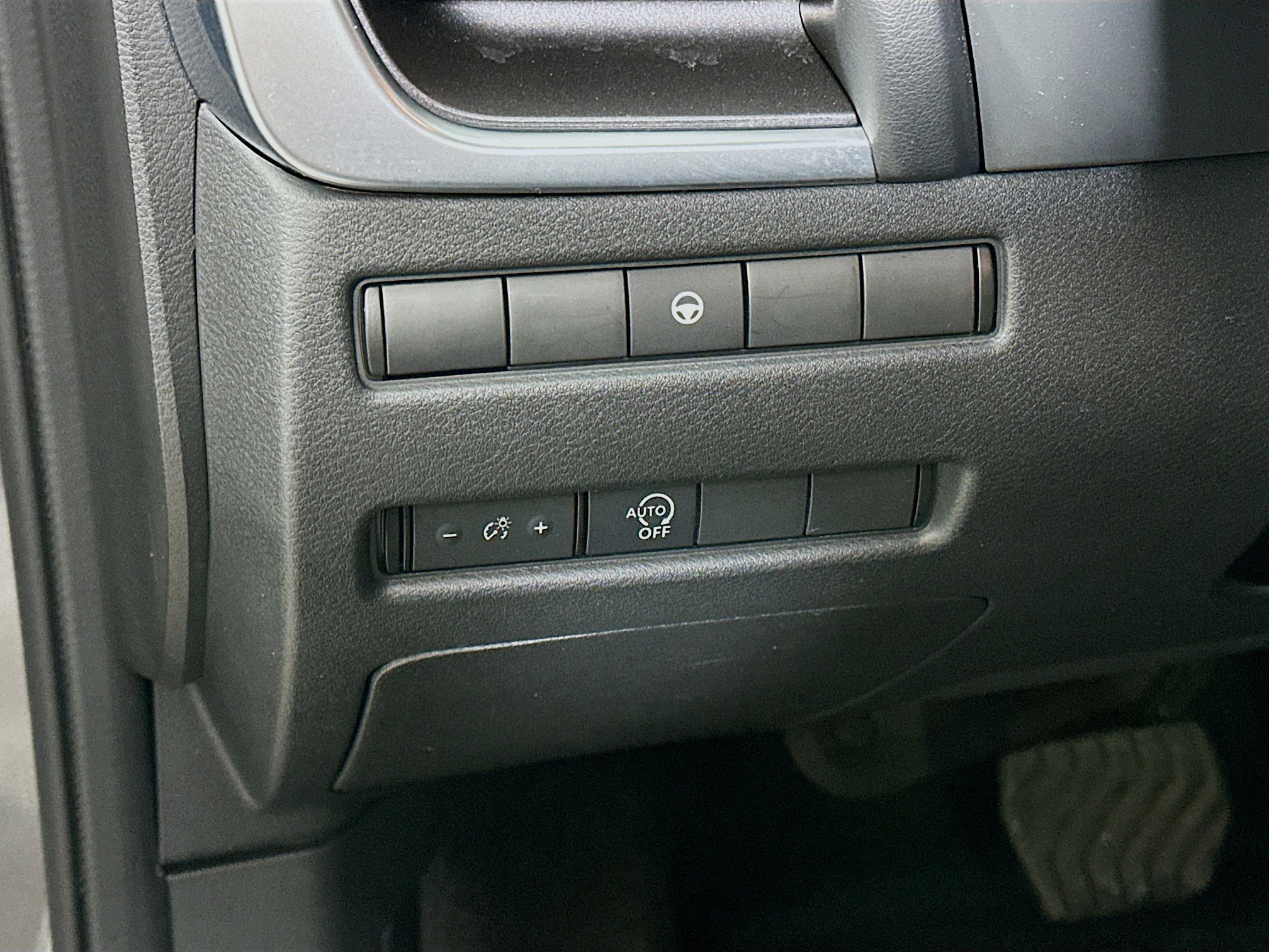 Used 2023 Nissan Rogue SV image 17