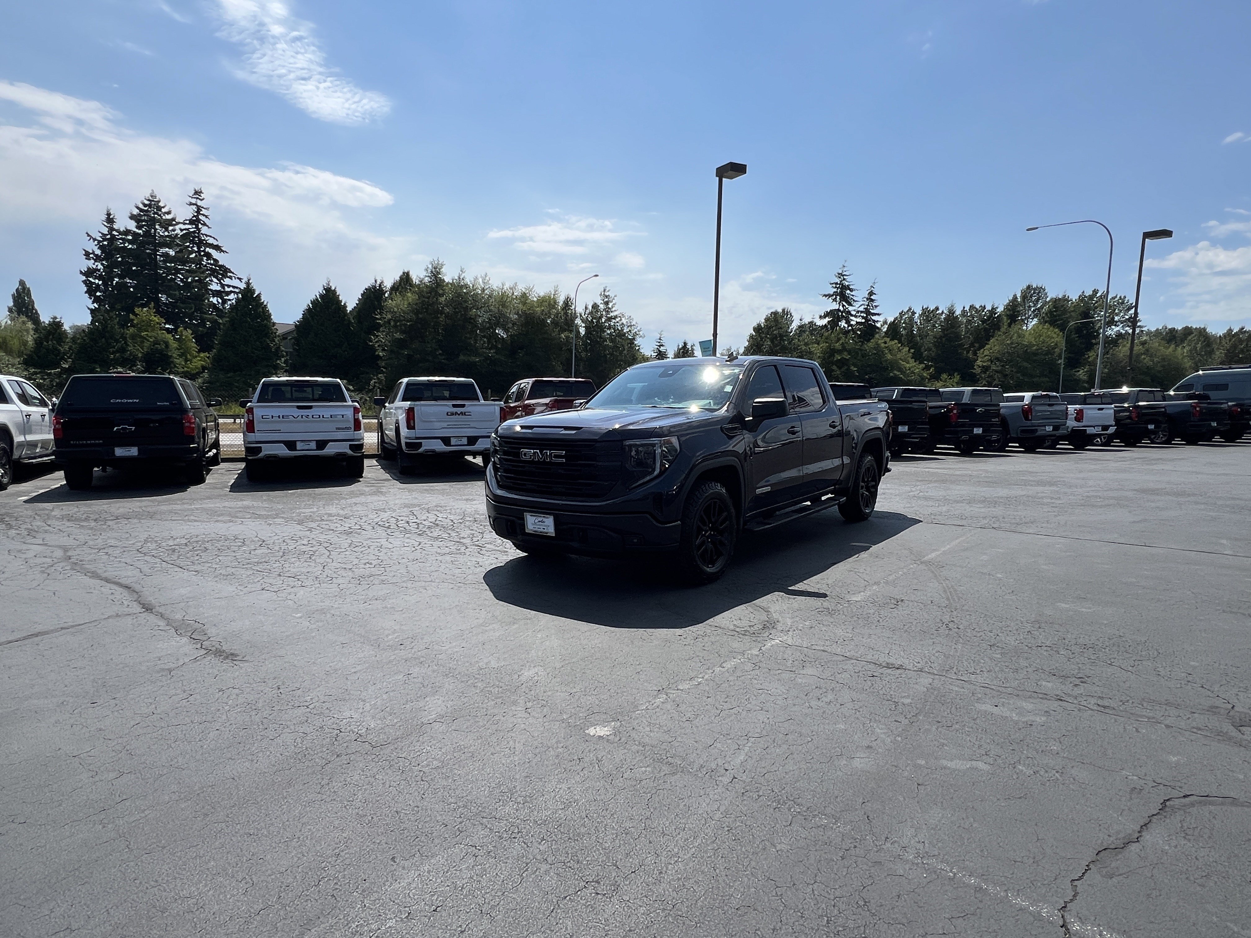 Used 2022 GMC Sierra 1500 Elevation w/ LPO, Elevation Black Package AWD/4WD image 3