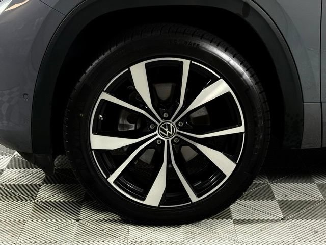 Used 2024 Volkswagen Atlas Cross Sport SEL Premium R-Line AWD/4WD image 12